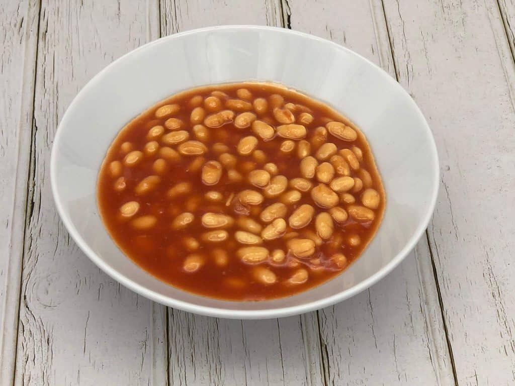 A bowl of baked beans