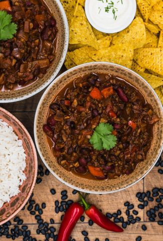Vegetarian chilli with rice, tortillas and sour cream