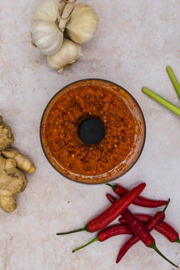 Rendang curry paste with lemon grass, ginger and garlic cloves