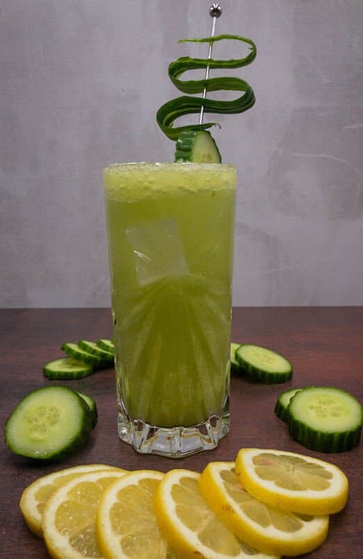 Tall glass of Tom Collins mocktail with ice