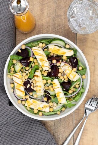 Delicious bowl of grilled halloumi salad.