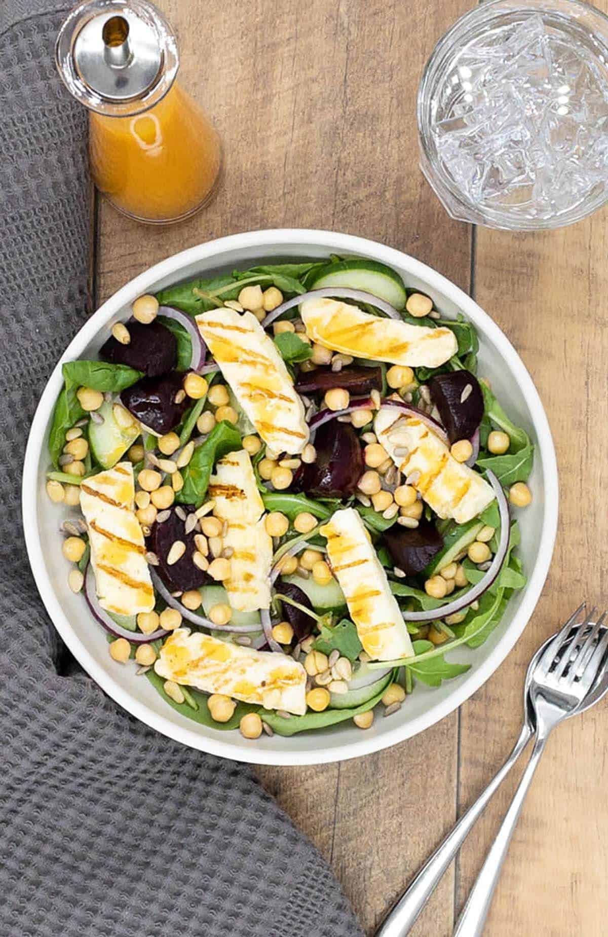 Delicious bowl of grilled halloumi salad.