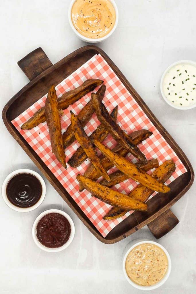 Roasted sweet potato wedges with sriracha mayo sauce, sour cream and chives, chipotle aioli, ketchup and barbecue sauce.