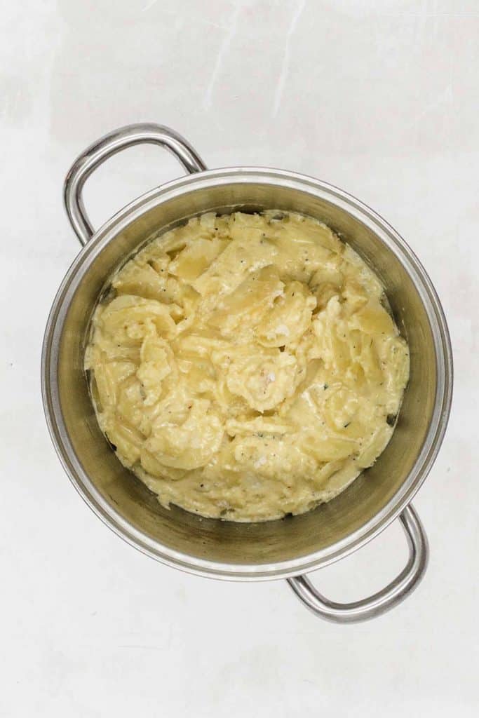 Cooked parsnips, cream, garlic, milk, butter.