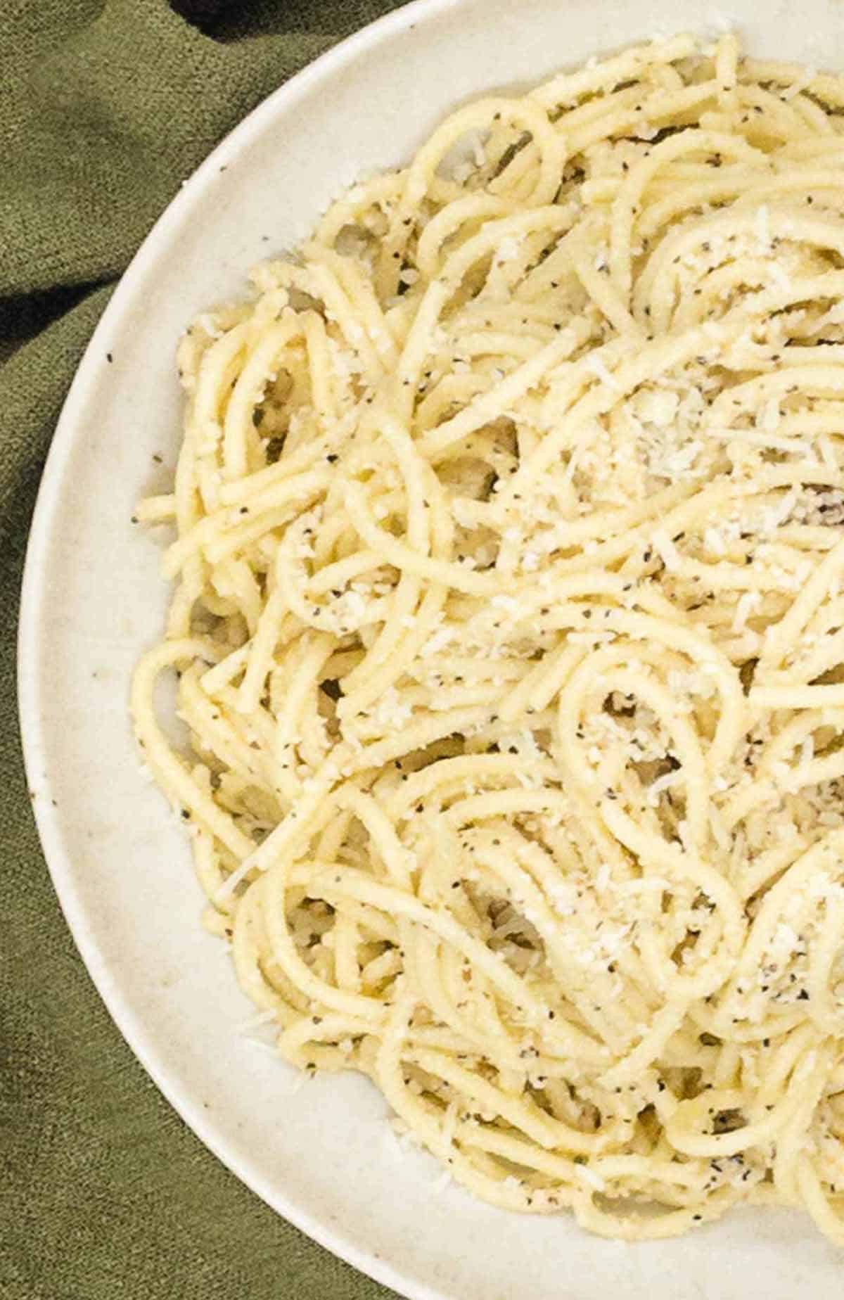 A bowl of freshly made cacio e pepe.