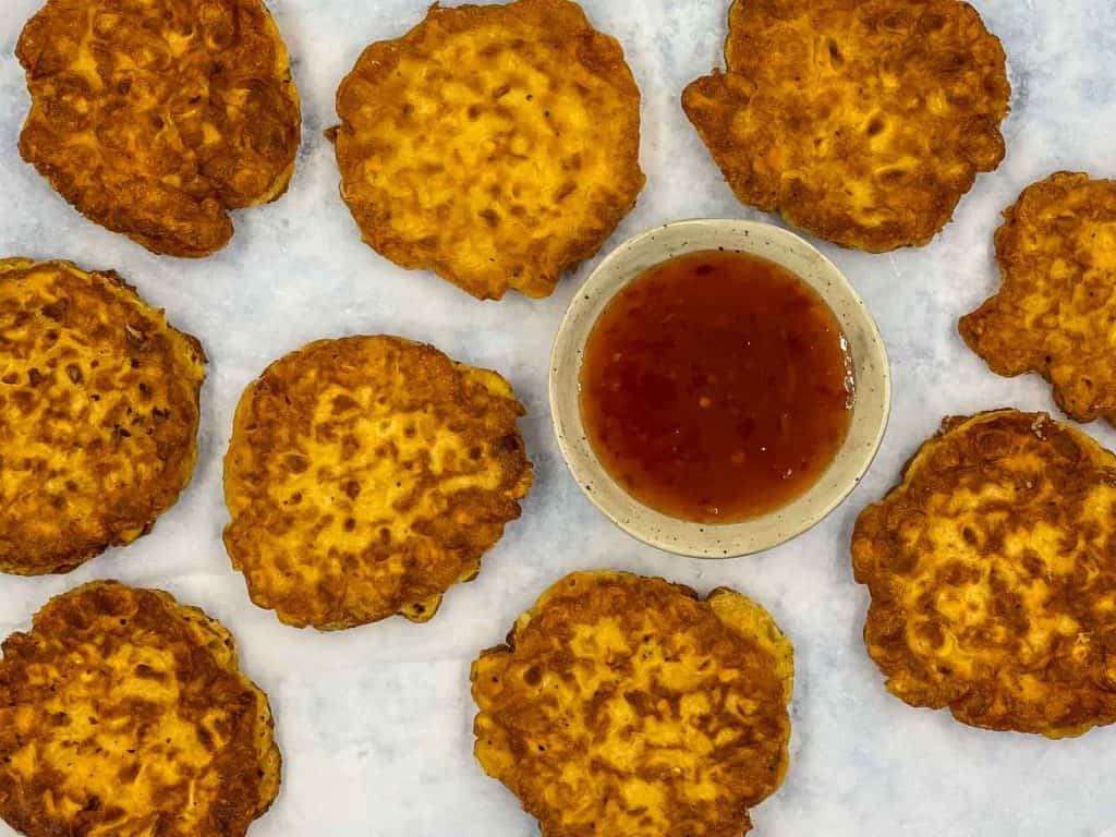 Sweetcorn fritters and dipping sauce.