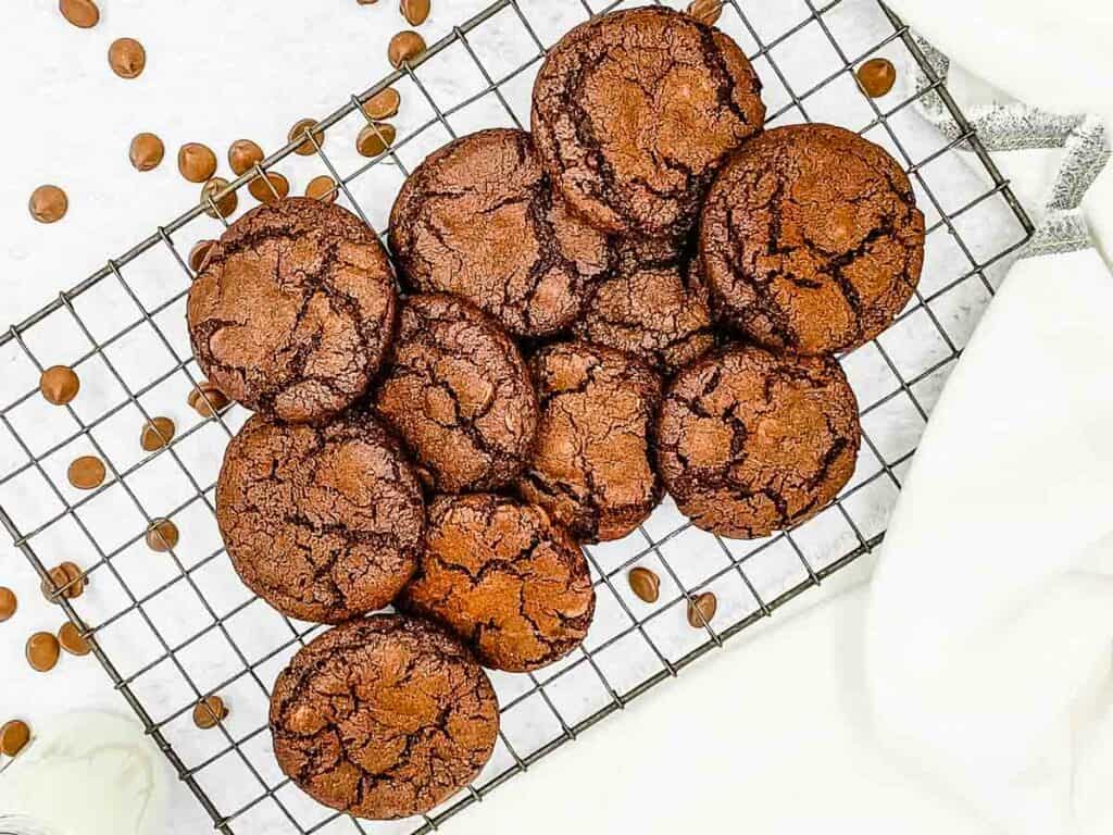 Chocolate cookies on a cooling rack, ready to eat.