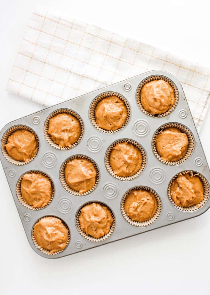 Pour pumpkin mixture into muffin tray.