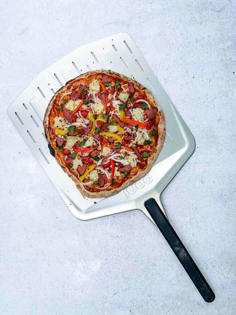 A vegetarian Hawaiian pizza fresh out of the oven.