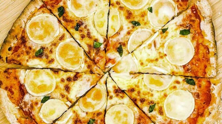 Cheese pizza, sliced, ready to eat.