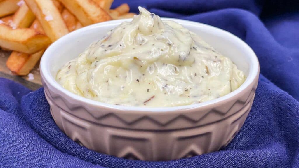 Garlic dip in a bowl.