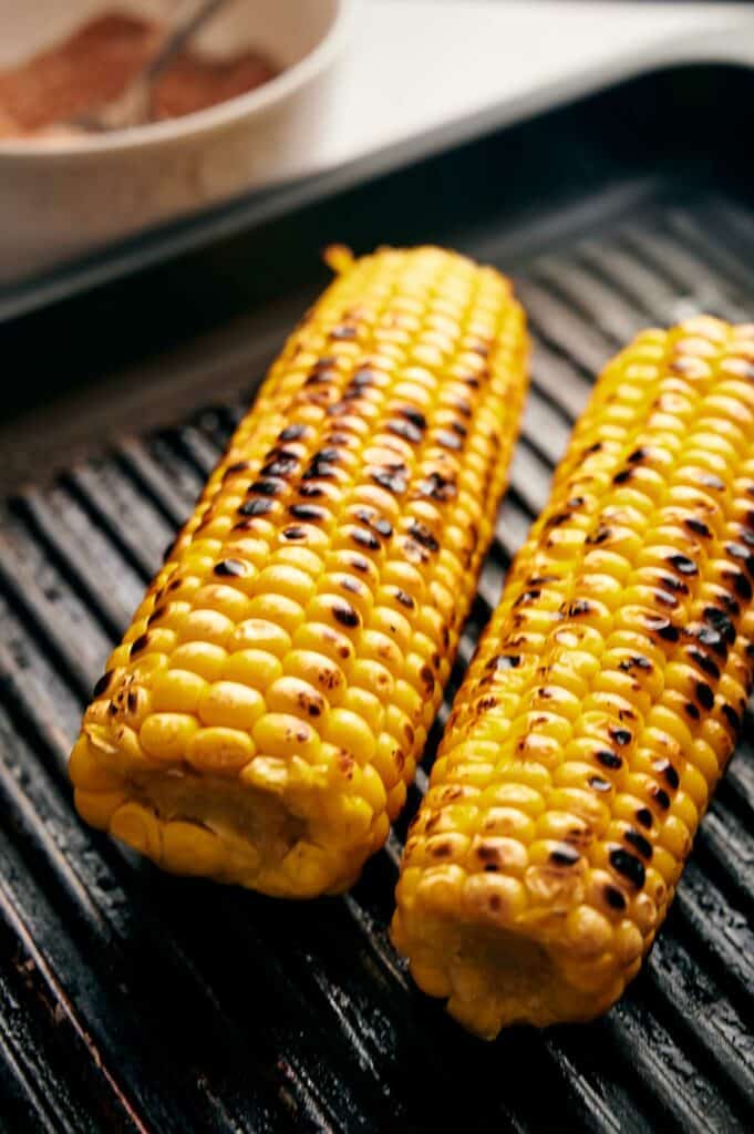 Grilled corn on grilling pan.