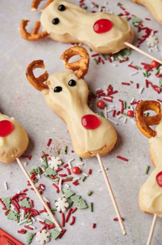 Reindeer cookie pops with pretzel sticks.